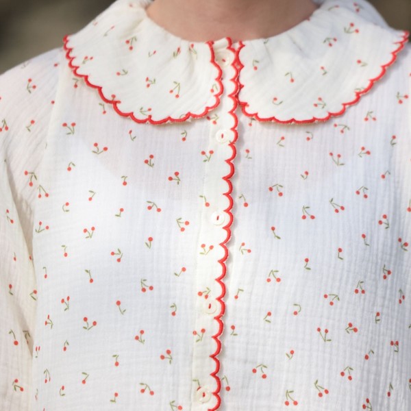De Beauvoir Blouse Cherry Cheesecloth with Red Apple Embroidery